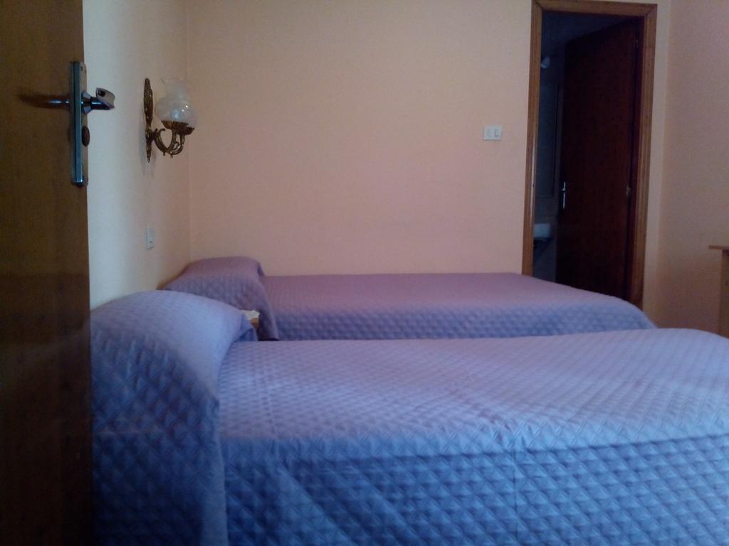 Pension Las Palmeras Lalín Δωμάτιο φωτογραφία